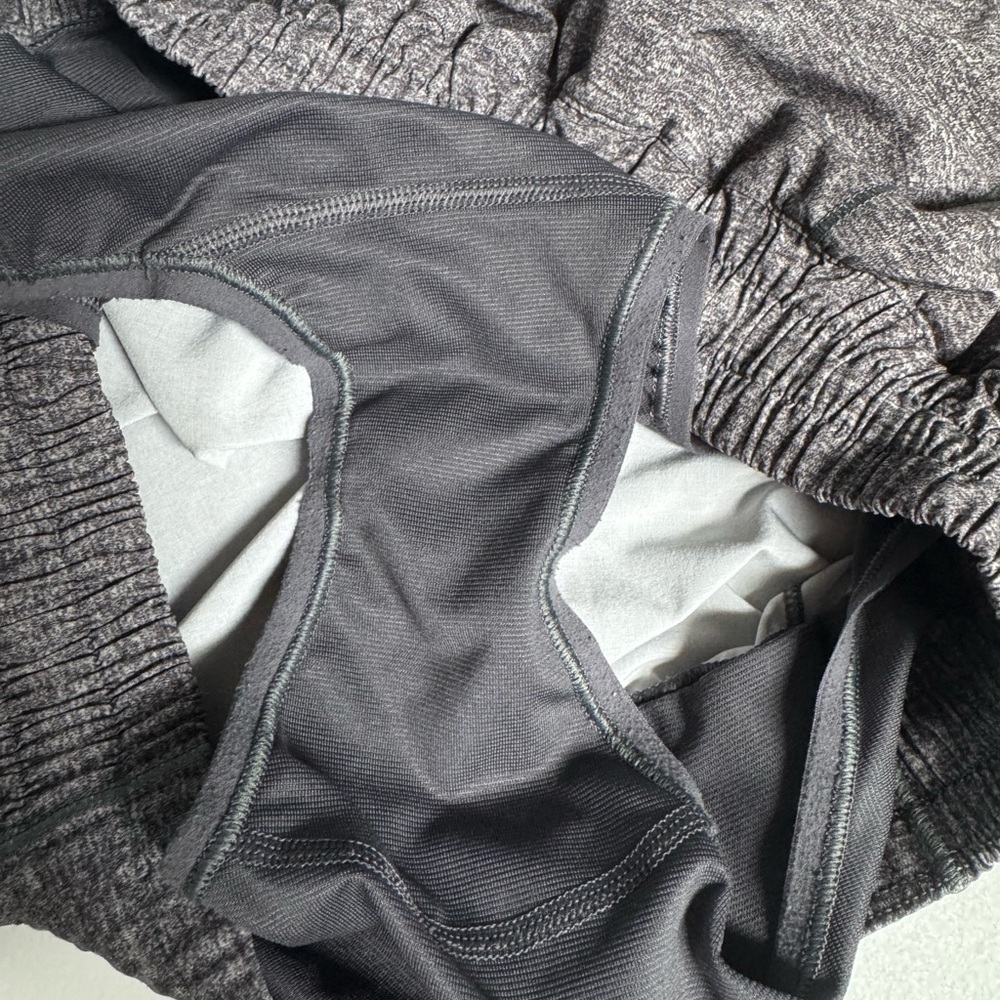 lululemon hotty hot shorts 2.5” - Picture 6 of 8